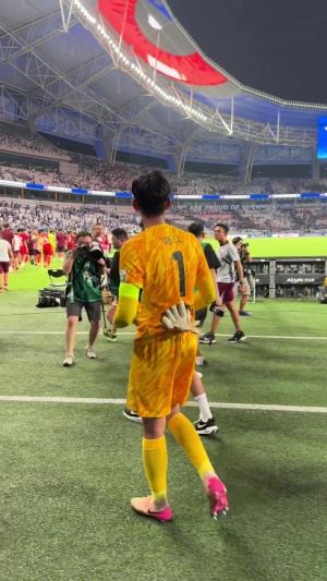 火药味还在延续！德比赛后武磊遭遇骂声，掏出手机拍下这一幕