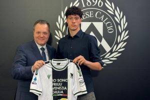 前途无量！意媒：利物浦、皇马和拜仁有意乌迪内斯17岁后卫帕尔马