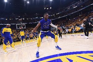 名记：库明加想当基石 若勇士不提升报价 他就会签1年790万