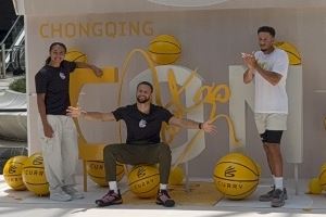 库里运动聚场CURRY CON开幕仪式 超高篮筐投篮为活动揭开神秘面纱