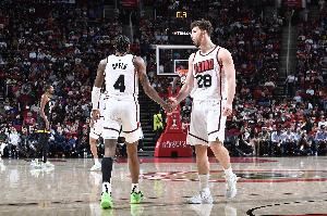 申京：我跟杰伦-格林说过 希望交易能让他更有动力 他会更成熟的