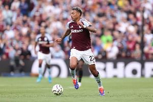 独立报：热刺转攻维拉球员罗杰斯，另有西蒙斯等多个攻击手目标