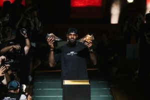 詹姆斯第23代战靴23款配色故事：致敬4冠 死亡之瞳 面具詹 屠龙詹