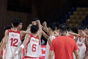 媒体人：中国篮球把脚从泥泞里抽出来了 跺跺脚走回原本的道路