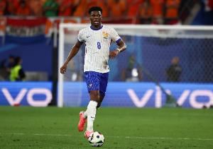 法国国家队至少2次染红！仅琼阿梅尼、齐达内等4人做到