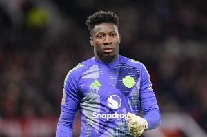 邮报：阿莫林不满奥纳纳踢野球+归队受伤，和总监做决定放弃球员