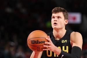 湖记：爵士对凯斯勒的要价非常高 湖人可能需要出里夫斯+多个首轮