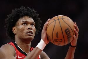 蒂格：我很看好阿门但他没篮儿 而里德-谢泼德是能投篮的