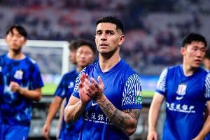 记者：申花五外援出征青岛，路易斯能否出战需看明天最后一练