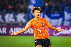 足球报：王霜无缘获奖既意外又遗憾，女足亚冠荣誉理应更被看重