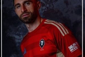 官方：34岁前锋博里尼加盟英乙索尔福德城，曾效力利物浦、米兰等