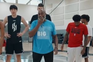 开拓者众将休赛期野球局 杨瀚森对位克林根 郭昊文&卢尼现身